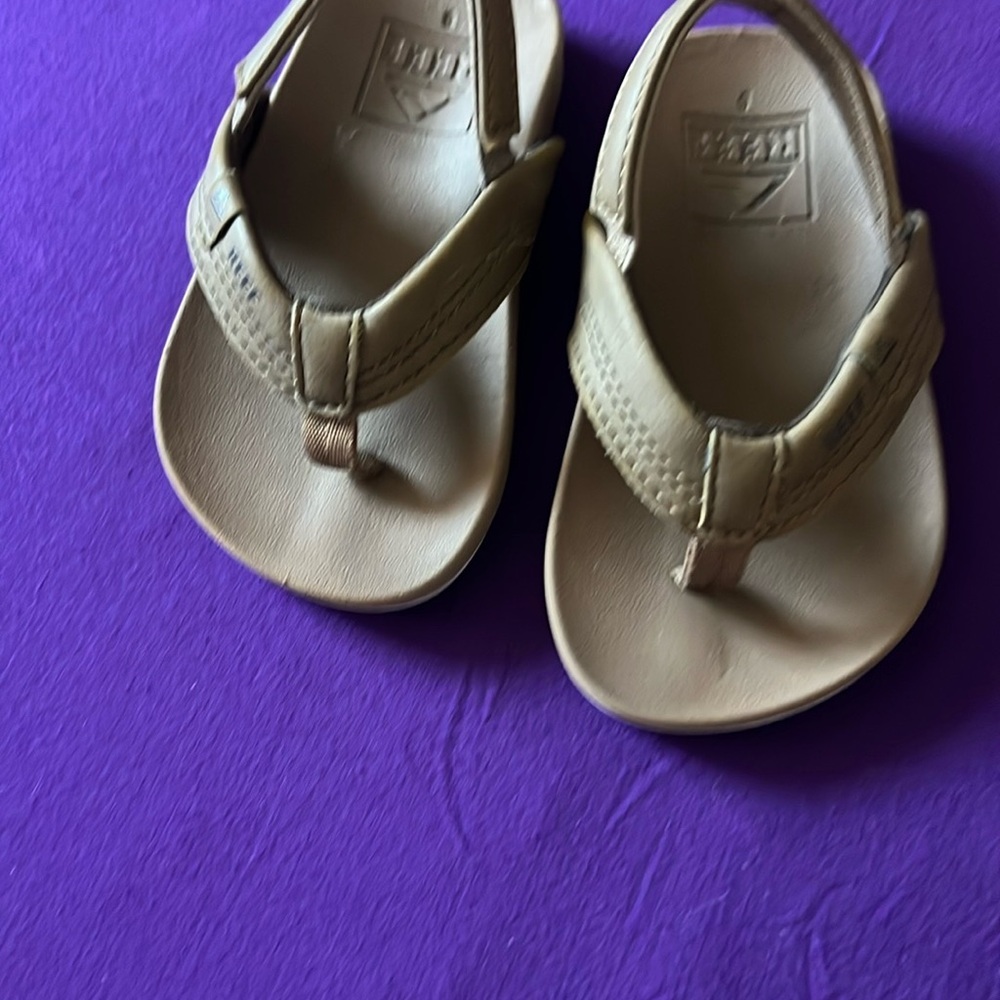 Kids' Lil' Cushion Spring Flip Flop
Sandal  size 6 us